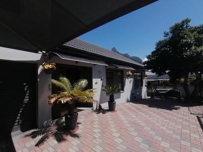 House For Sale in Fraaiuitsig, Klein Brak Rivier