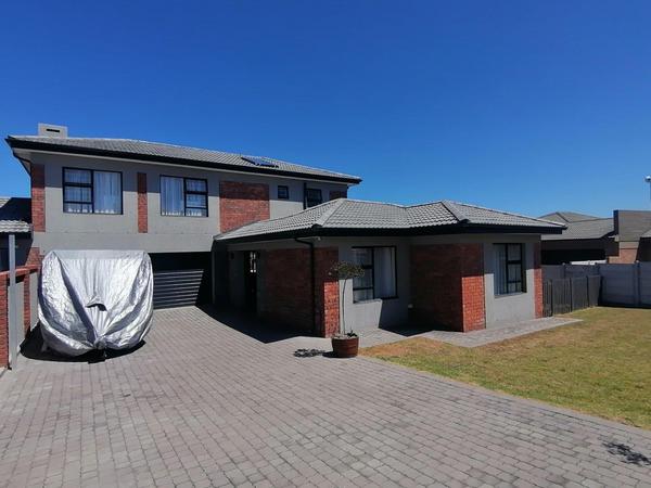 House For Sale in Fraaiuitsig, Klein Brak Rivier