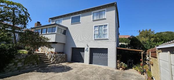 House For Sale in Fraaiuitsig, Klein Brak Rivier