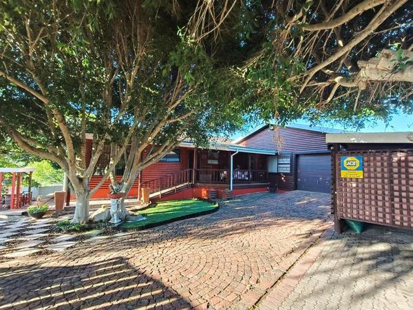 House For Sale in Fraaiuitsig, Klein Brak Rivier