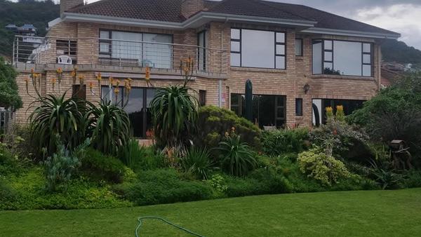 House For Sale in Outeniqua Strand, Outeniqua Strand